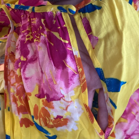 NWT evereve Allison Joy Catalina  MAXI DRESS yellow floral size  M 100% rayon - Picture 16 of 16